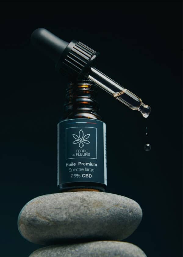 Bouteille d’huile CBD 25% spectre large, enrichie en 21% CBD, 4% CBG et 2% CBN, fabriquée en France, 10 ml.